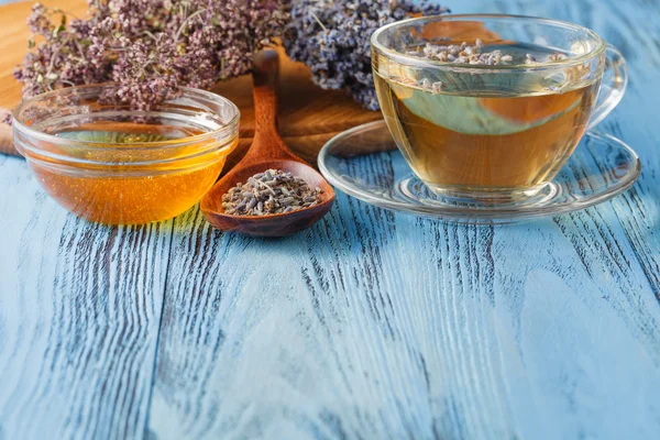 Kräutertee mit Honig — Stockfoto