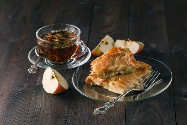 Home made apple pie with apples and cinnamon — Stock Photo, Image