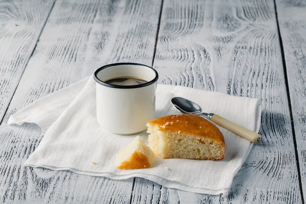 Caramel cake on table — Stock Photo, Image