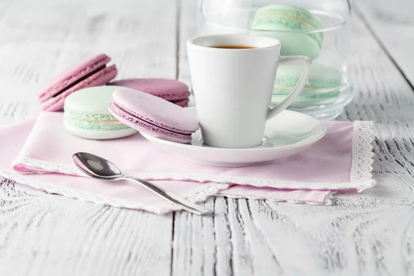 Finom svédasztalos reggeli édes macarons — Stock Fotó