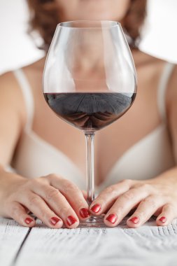 kırmızı şarap cam içme kadın portre
