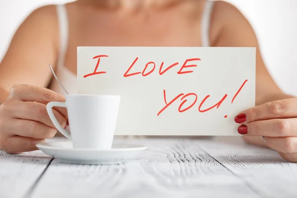 Woman holding a paper message with the text I love you — Stock Photo, Image