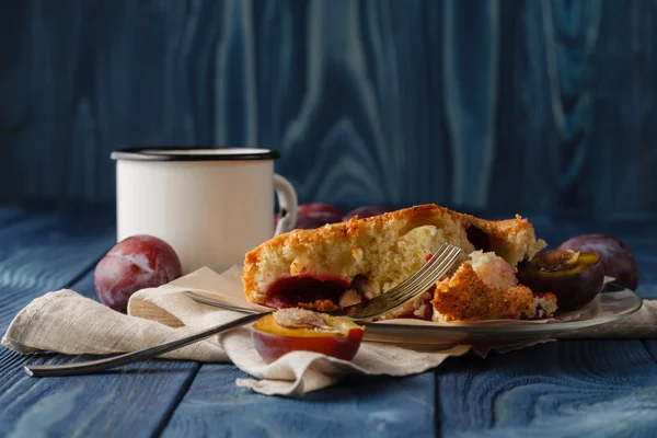 Delicious plum cake with organic plum — Stock Photo, Image