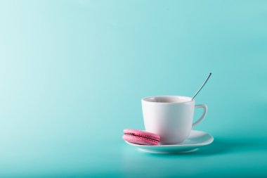 Arka plan ile bir yazıt yer üzerinde kahve fincanı