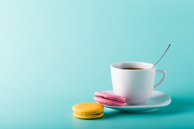 Arka plan ile bir yazıt yer üzerinde kahve fincanı