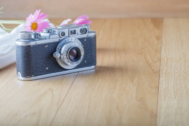 bir tablo üzerinde eski fotoğraf makinesi