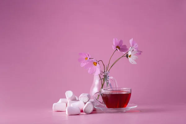 Taza de té con malvavisco — Foto de Stock