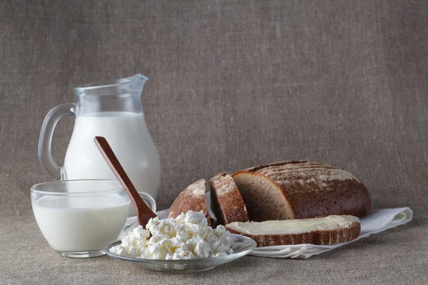 Concept de petit déjeuner sain. Pain au lait — Photo