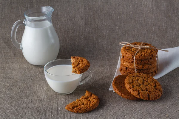Healthy breakfast. Oat cookies with milk — Stock Photo, Image