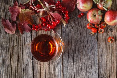 Rustik ahşap arka plan üzerinde hasat sonbahar