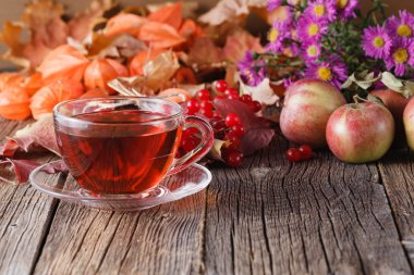 Rustik ahşap arka plan üzerinde hasat sonbahar