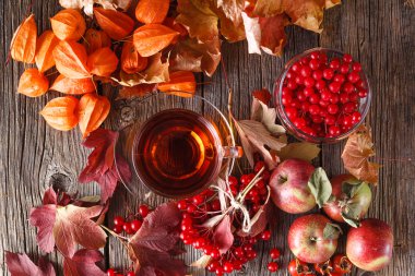 Rustik ahşap arka plan üzerinde hasat sonbahar