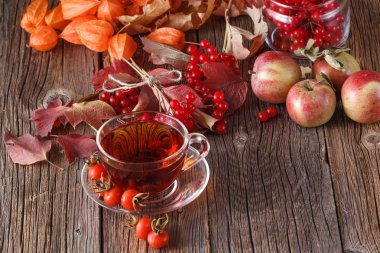 Rustik ahşap arka plan üzerinde hasat sonbahar