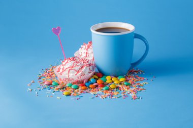 beze sweet ile mavi kupa