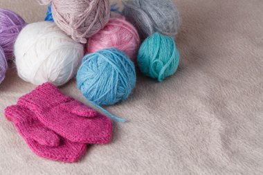 Boş zaman kavramı. İğne işi için iplik yumağı