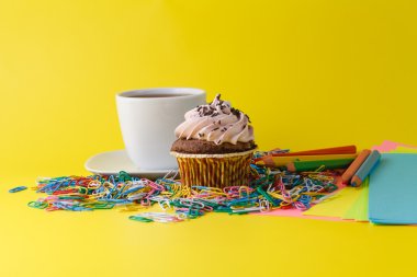 Office konseptiyle cupcake
