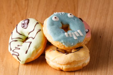 Halloween donut ahşap tablo