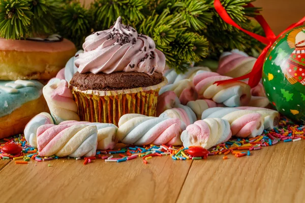 Weihnachtsdekoration mit Süßigkeiten — Stockfoto