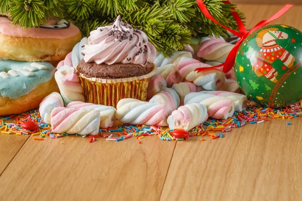 Weihnachtsdekoration mit Süßigkeiten — Stockfoto