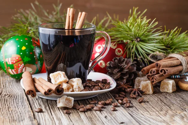 Vin chaud de Noël avec bâton de cannelle — Photo