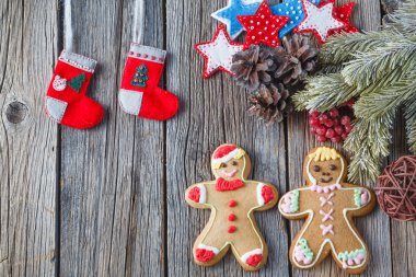 Kış sembolleri rustik ahşap zemin üzerine