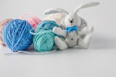 Renkli yün clew ile el yapımı keçe oyuncak