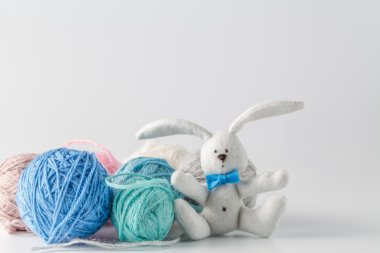 Renkli yün clew ile el yapımı keçe oyuncak