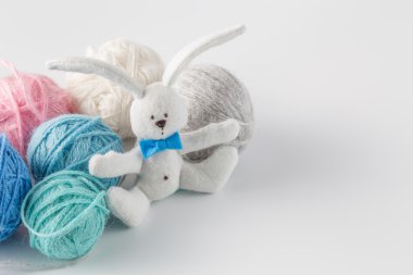 Renkli yün clew ile el yapımı keçe oyuncak