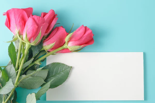 Roses with blank paper  note — Stock Photo, Image