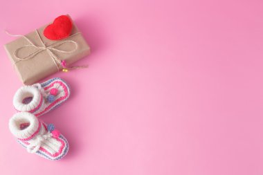 Yeni doğan küçük giftbox haberle
