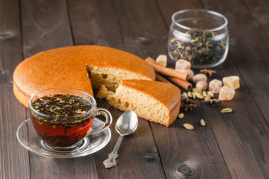 Cam bardak haşlanmış bitkisel çay