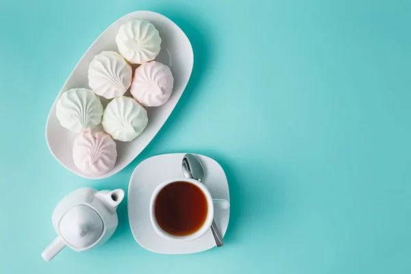 Şekerli tatlı ev yapımı - berry hatmi (zephyr) bir düz üzerinde bir