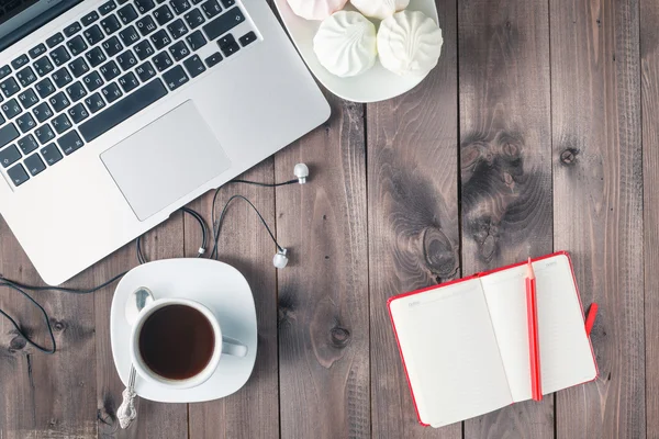 Notizbuch mit Stift und Kaffee — Stockfoto