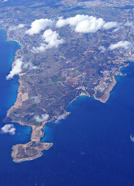 Kıbrıs adasında kıyılarının havadan görünümü — Stok fotoğraf