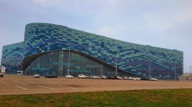 Buzdan bir saray buzdağı Adler