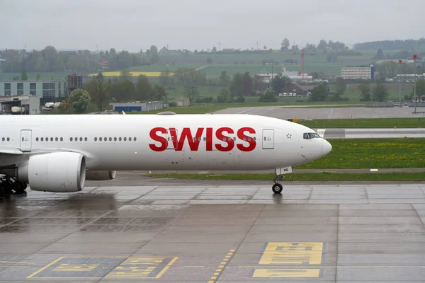 Avion Suisse Circulant Vers Piste Aéroport Zurich Photo Prise 1Er — Photo