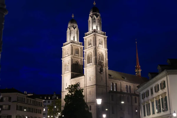 Chiesa Grossmnster Grande Minster Nel Centro Storico Zurigo Notte Estate — Foto Stock