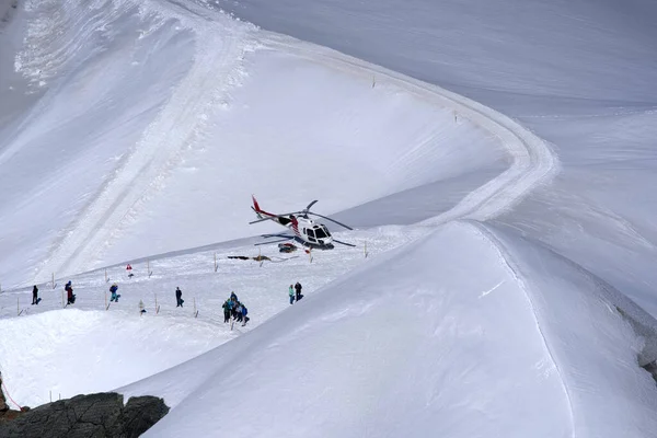 Helikopter Het Plateau Van Jungfraujoch Een Zonnige Zomerdag Met Toeristen — Stockfoto