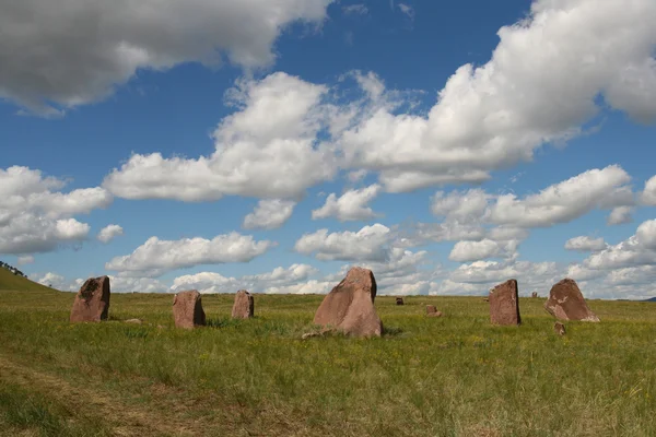 Estelas de piedra en la estepa en Siberia . — Foto de Stock