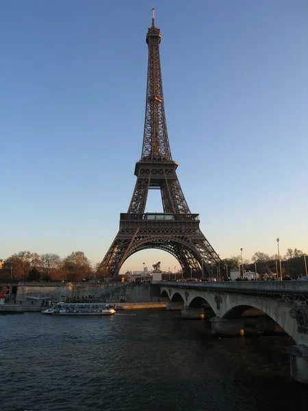 Eiffelturm. früher Morgen in Paris. — Stockfoto