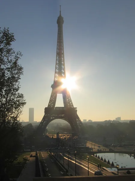埃菲尔铁塔。清晨在巴黎3. — 图库照片
