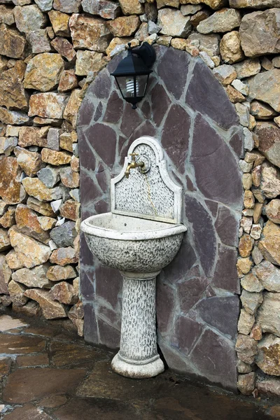 Lavabo de piedra en el Parque . — Foto de Stock