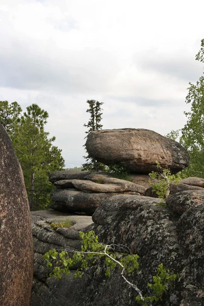Βράχια στην Τάιγκα Σιβηρίας. Του βιότοπου Stolby. 6 — Φωτογραφία Αρχείου