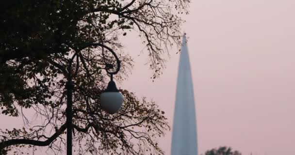 圣彼得堡拉赫塔中心塔。有街灯的美丽景色 — 图库视频影像