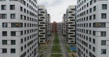 Şehrin modern yerleşim alanının havadan görünüşü