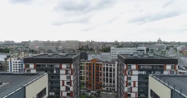 Timelapse Vista aérea da área residencial moderna e do tráfego urbano — Vídeo de Stock