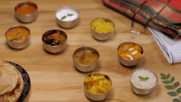 Verschiedene Südindische Curries Schalen Serviert Mit Poori Einem Verheißungsvollen Tag — Stockvideo