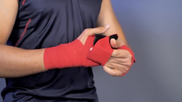 Homme Indien Musclé Enveloppant Bandage Enveloppement Boxe Rouge Tout Préparant — Video