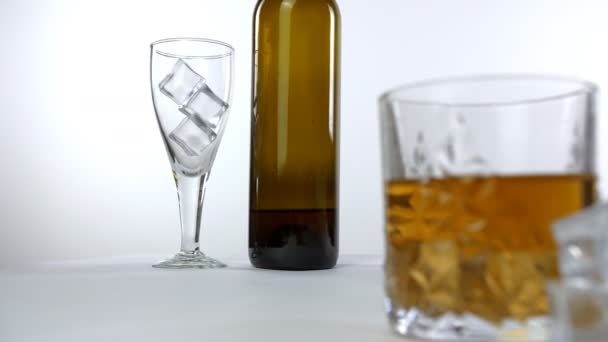 Crystal Clear Whiskey Glass Kept Table Ice Cubes Placed Pan — Vídeos de Stock