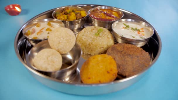 Nordindische Navratri Vegetarische Thali Speiseteller Die Während Des Fastens Zubereitet — Stockvideo